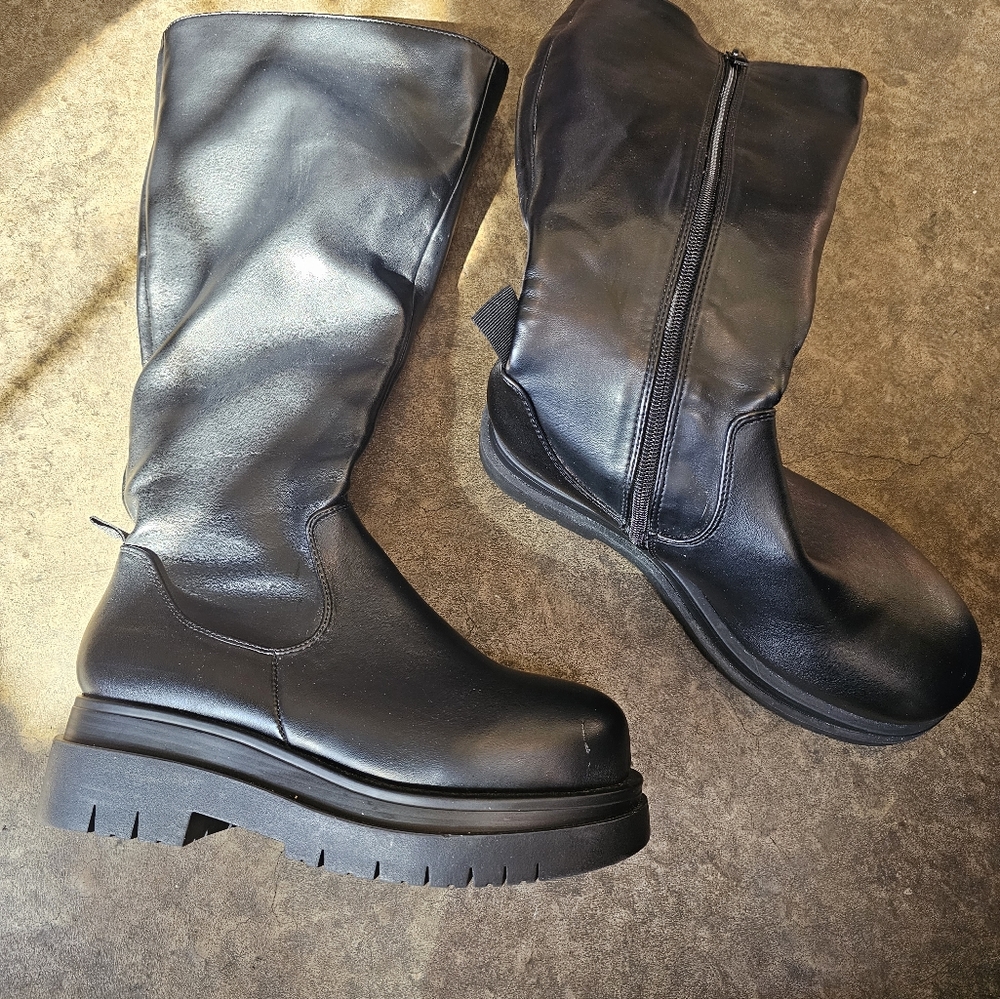 Boots - Picture 4 of 12